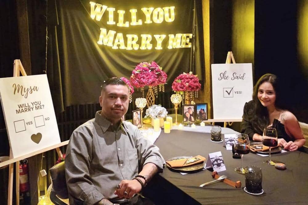 •You found me when i was lostYou made me smile, when i was cryingYou loved me, when i was denyingYou brought me back when i was loosingYou found me broken, in thousands piecesYou kept trying, joining the (4).jpg