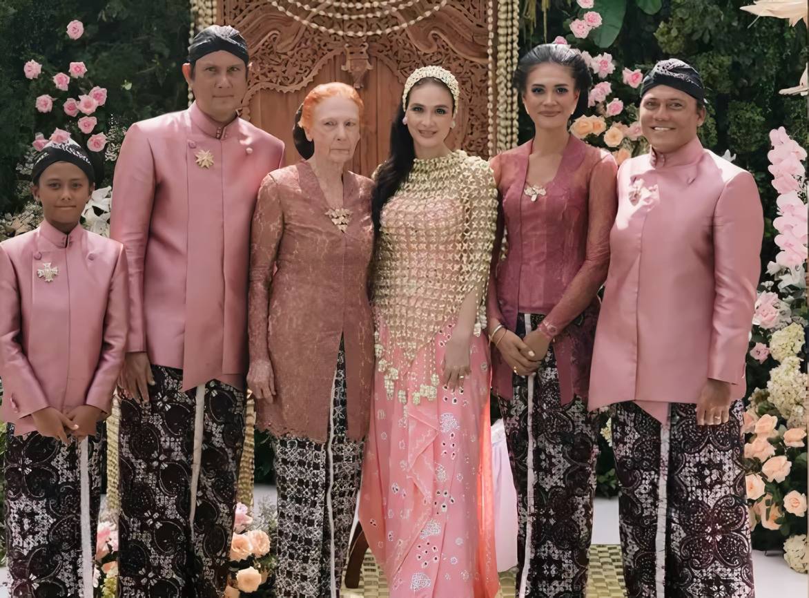 Baju Seragam Keluarga Nuansa Pink