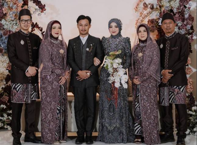Baju Seragam Keluarga Nuansa Ungu