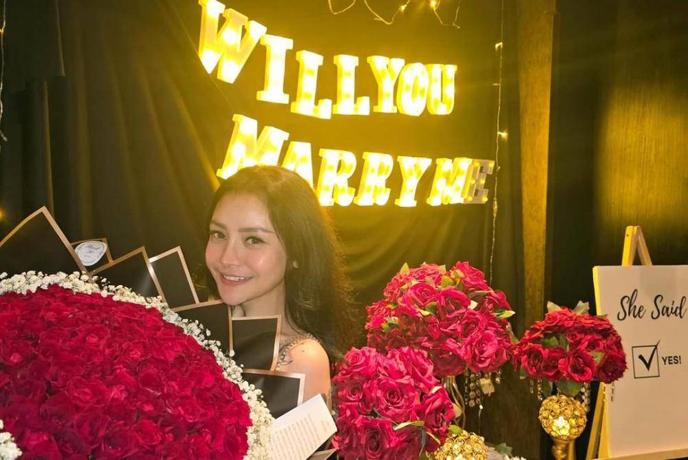 Mawar 'AFI' Resmi Dilamar Kekasih, Pamer Momen Romantisnya!
