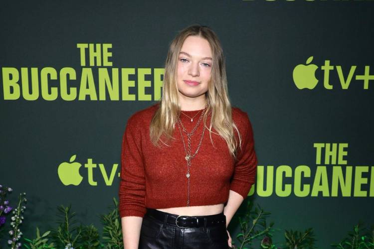 Gaya Mia Threapleton, Pemeran Sister Liesl di 'The Phoenician Scheme'
