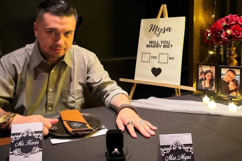 •You found me when i was lostYou made me smile, when i was cryingYou loved me, when i was denyingYou brought me back when i was loosingYou found me broken, in thousands piecesYou kept trying, joining the (2).jpg