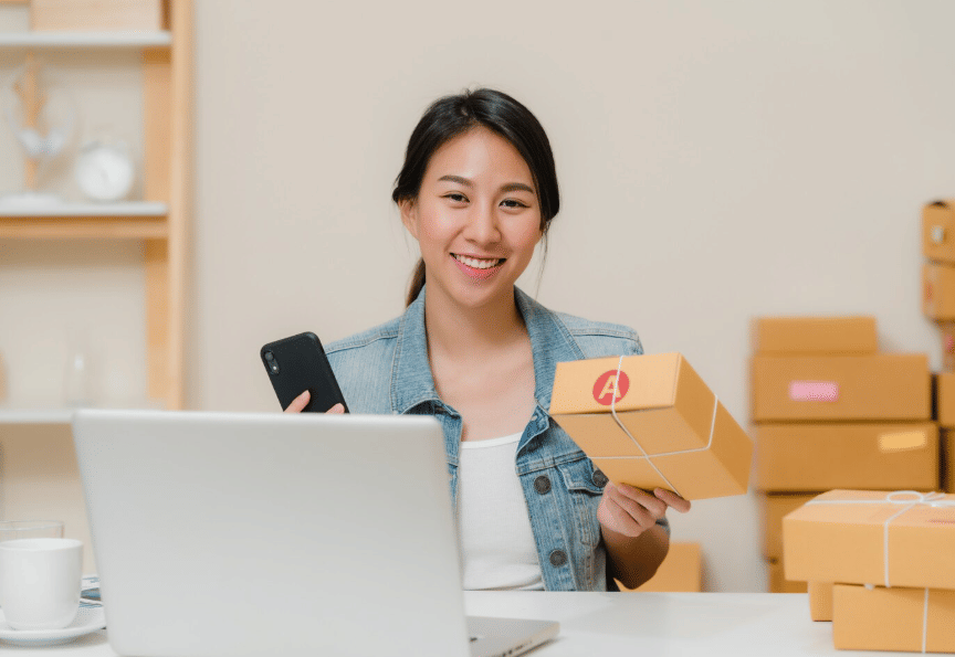 ilustrasi jualan online (freepik.com/tirachardz)