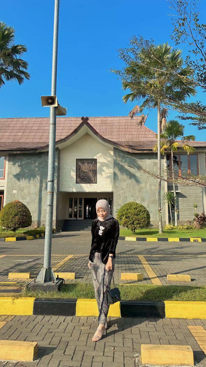 OOTD rok span plisket batik