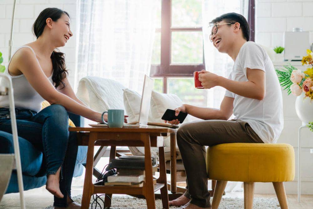 Ilustrasi pasangan sedang berdiskusi (freepik.com/Sweet asian marry couple wife husband happiness enjoy moment together with hot drink in living room home sweet home ideas concept Lifestylememory)