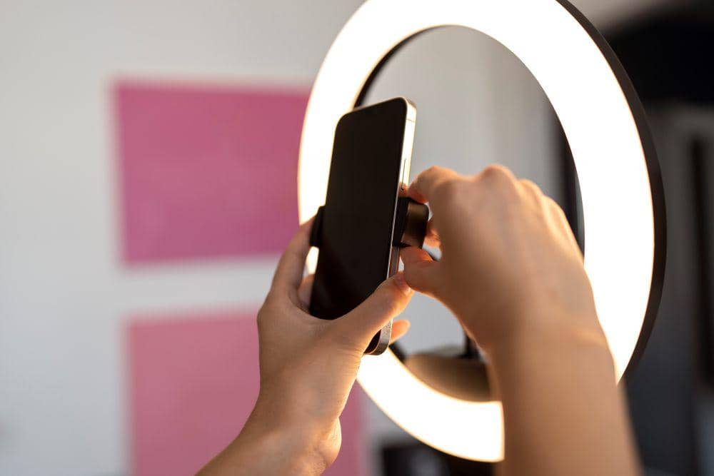 Ilustrasi ring light (freepik.com/freepik)