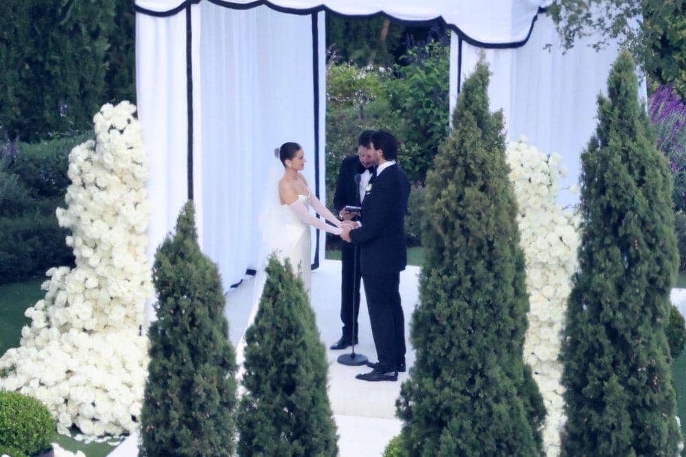 Hailee Steinfeld dan Josh Allen 