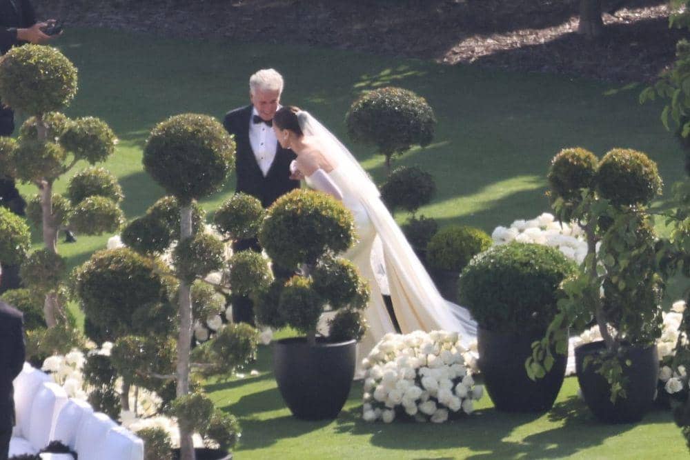 Hailee Steinfeld dan Josh Allen 