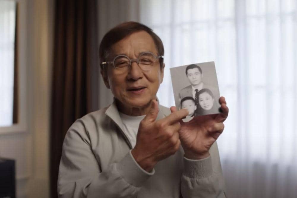 Screenshot dari video wawancara Jackie Chan bersama People