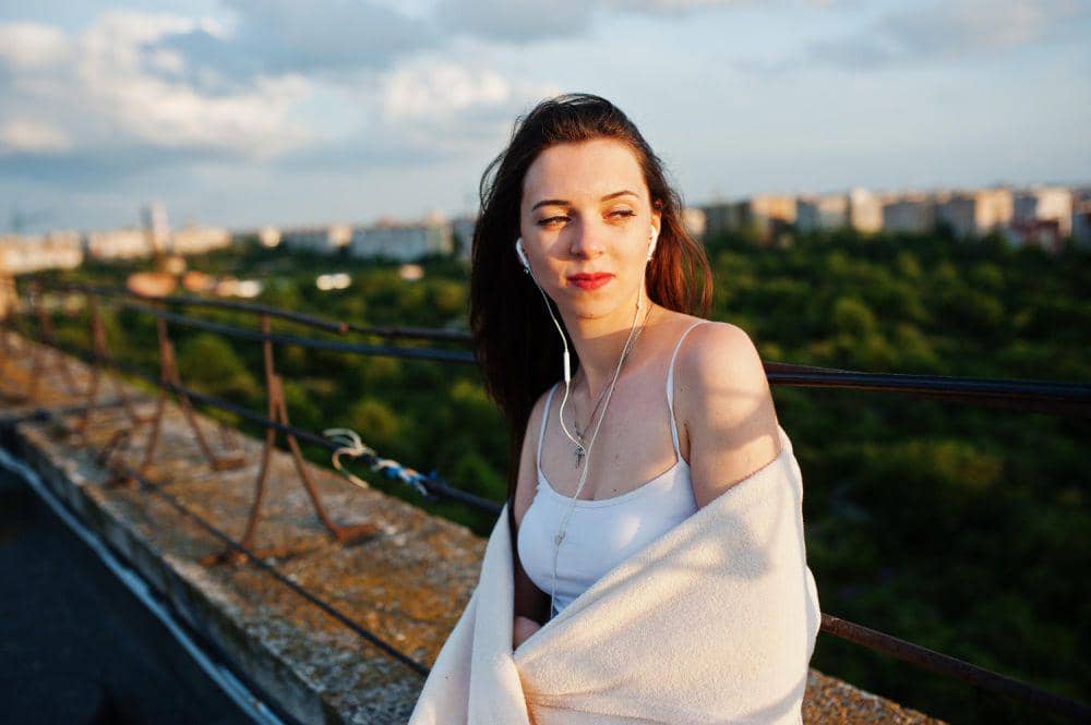 Ilustrasi wanita dengan foto natural light (freepik.com/ASphotofamily)