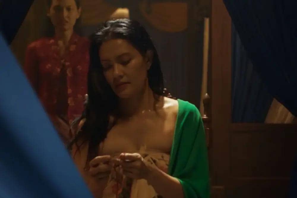 Tradisi, cinta, drama, thriller, dan realita sosial, semua ada di film Gowok.Official trailer ke-2 segera tayang. Jangan sampai ketinggalan, ya! 🙌🏻 Gowok Kamasutra Jawa, tayang 5 Juni di bioskop. #Gowok #.jpg