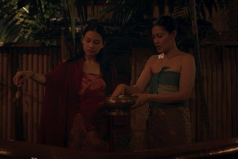 Kok anak bangsawan dan priayi yang malah belajar soal hubungan seks & ilmu rumah tangga ke Gowok Bukannya aneh Soalnya yang diajarkan Gowok itu privat banget, bahkan sensitif! 😏🤔Tapi ya udah deh, daripada .jpg