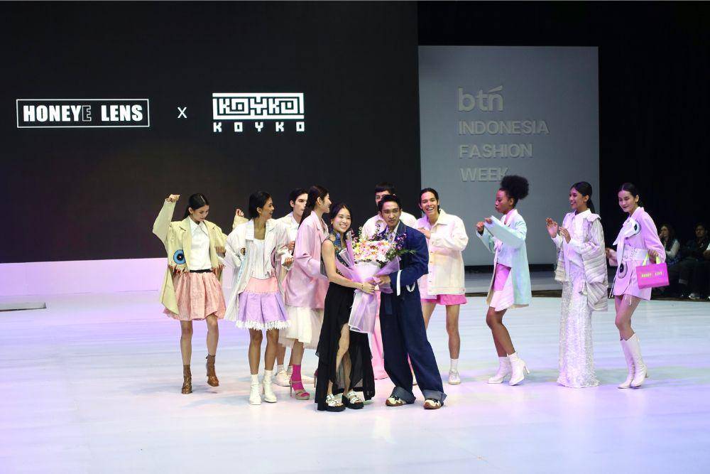 Honeyelens & Koyko Suguhkan Karya di Indonesia Fashion Week 2025 