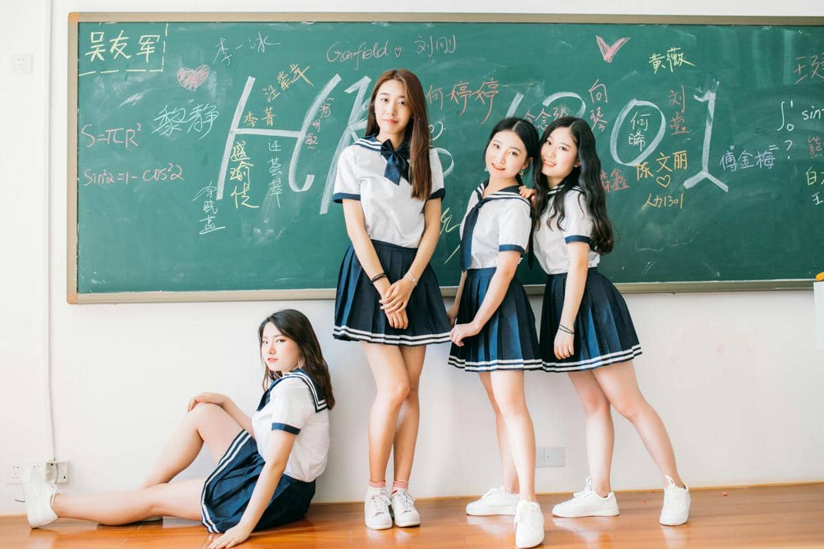 sepatu sekolah wanita kekinian