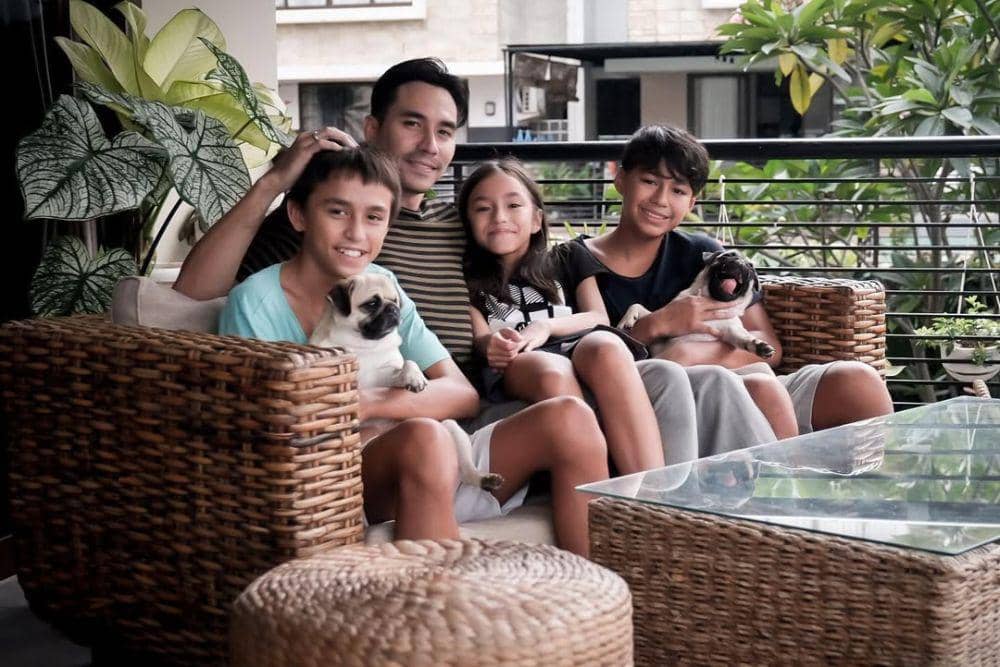 Fakta keluarga Darius Sinathrya