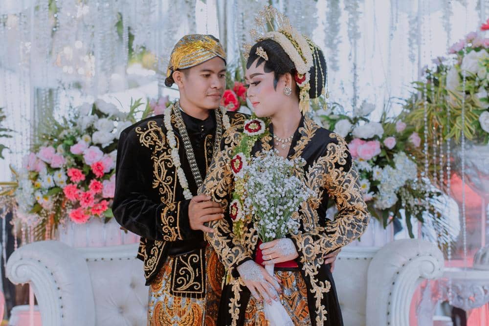 Ilustrasi pernikahan adat Jawa