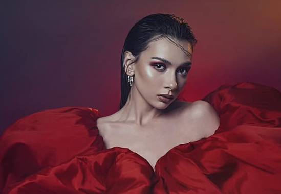 Profil dan Biodata Dosma Hazenbosch: Agama, Umur, dan Karier