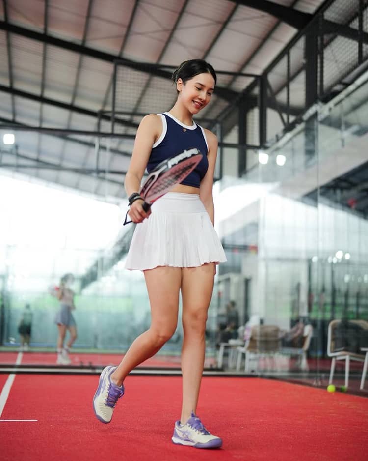 Intip Rok Mini Intip 7 Outfit Padel Perempuan Pakai Rok A La Artis, Sporty Chic ...