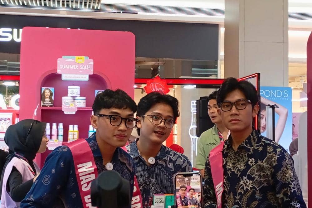 Mas-mas Batik di booth Magia by Inaura BFA Jakarta 2025 (Dok. IDN)