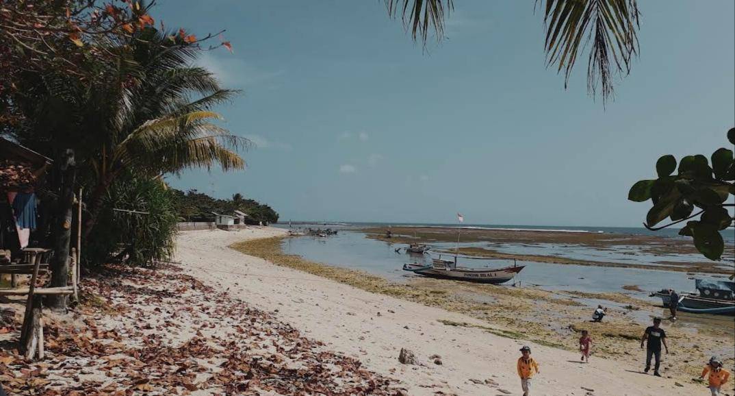 Pantai Ujung Genteng