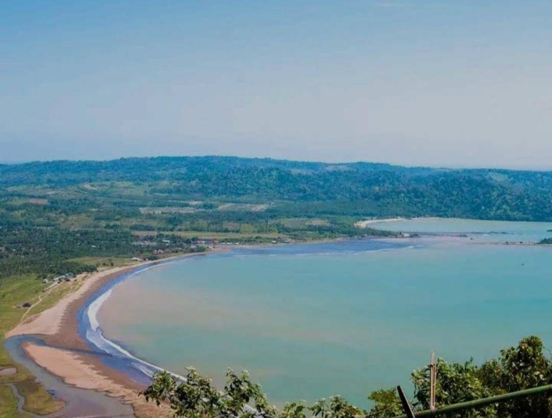 Pantai Ujung Genteng