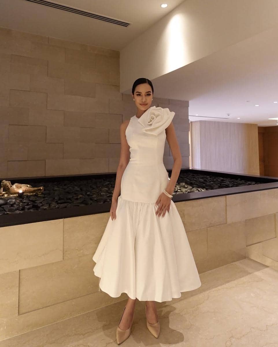 It’s interview day!I cannot believe it’s a couple more days til our final night. This journey has been the best month of my life and I’m living and loving every second of it 🤍Outfit- @ciqure Jewelry- @jeweler.collective @modipearls.jpg