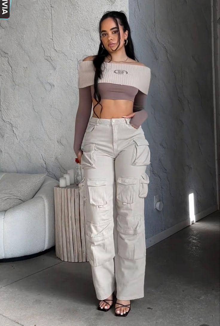 Celana Cargo dan Strap Heels 