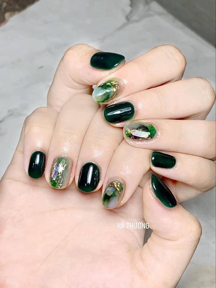 inspirasi nail art nuansa dark green