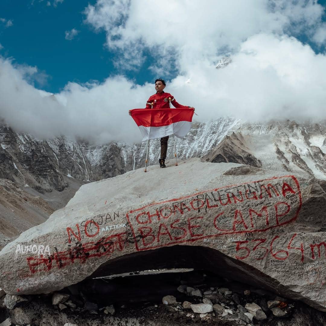 Anggi Wahyuda, pendaki difabel yang berhasil mengibarkan Merah Putih di Gunung Everest (instagram.com/anggiwahyuda)