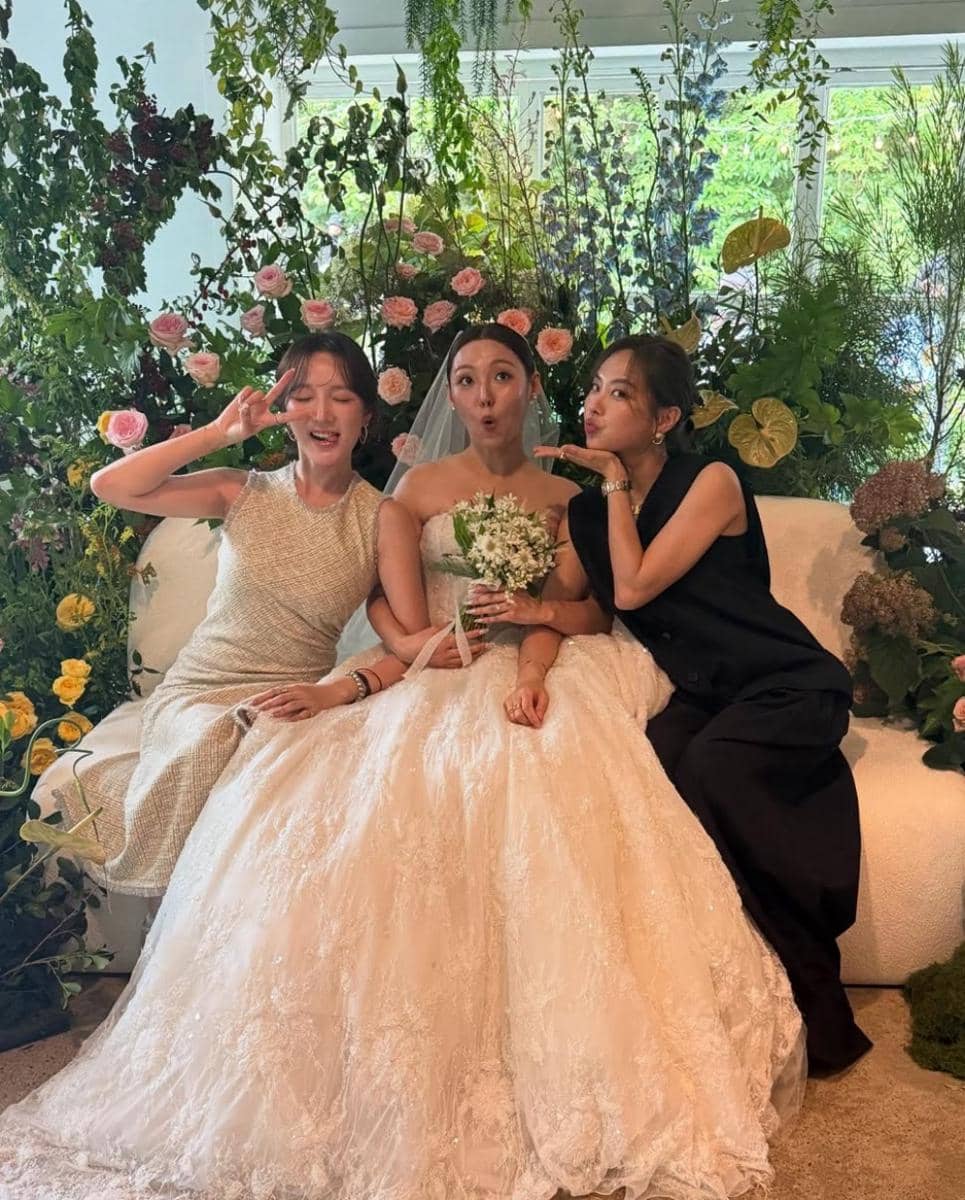 우리 민영이 @therealminnn  결혼진심으로축하해 ~ 쭉ㄱㄱㄱㄱㄱ 행복하자사랑해.jpg