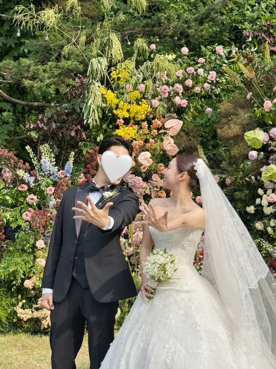 Just got married   자리를 빛내주신 모든 분들께 감사인사를 드립니다… 🫶 감사합니다! (1).jpg