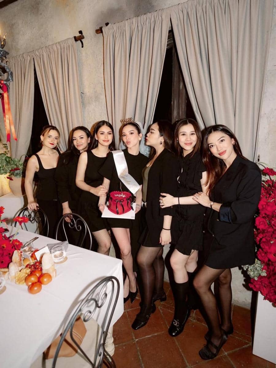 What started as a simple “sisters date” turned into the sweetest surprise; a full-on bachelorette night with the girls! 🍒❤️ OUI OUI OUIIII!My sister actually did tell me to wear red… but of course, I di (2).jpg