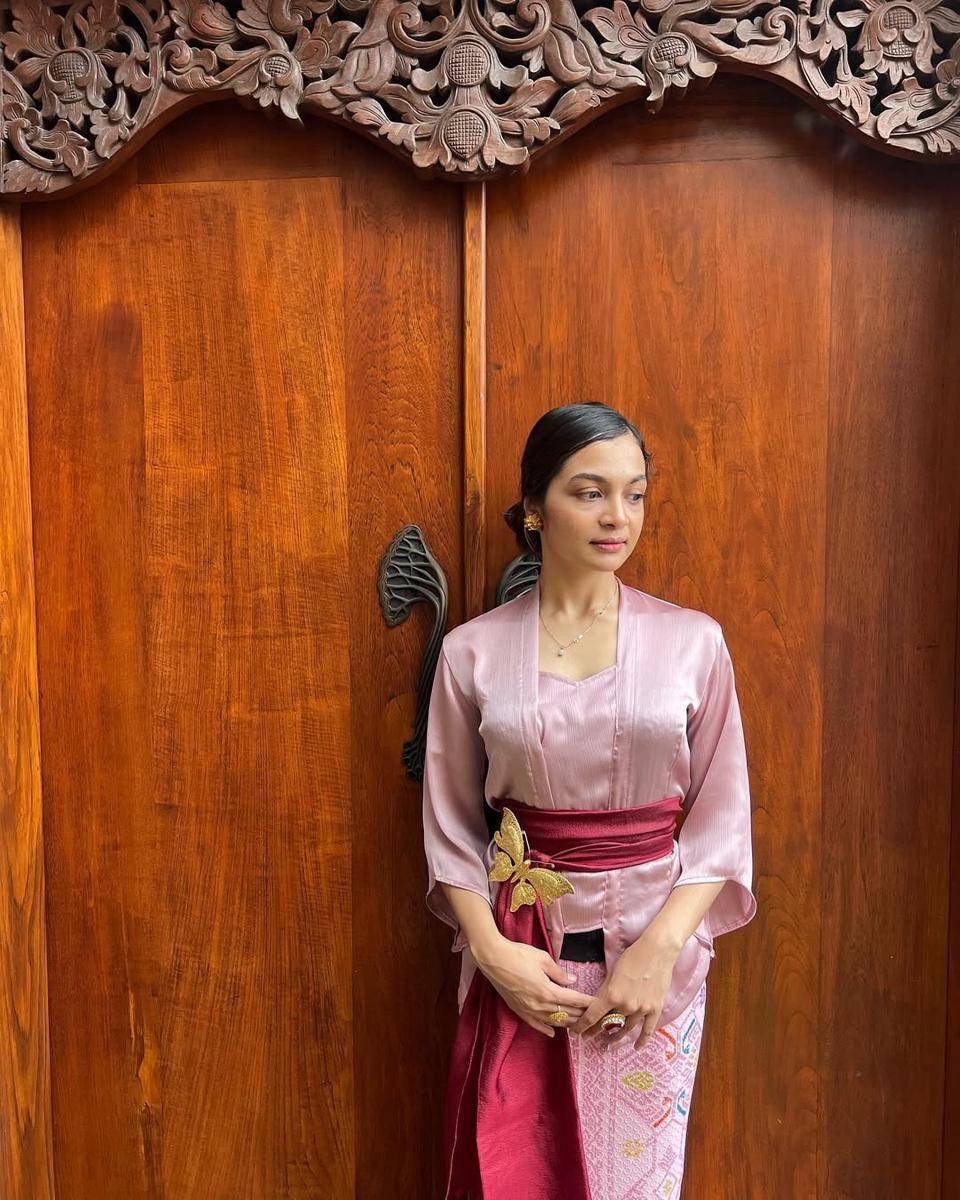 instagram.com:officialjasminekebaya.jpg