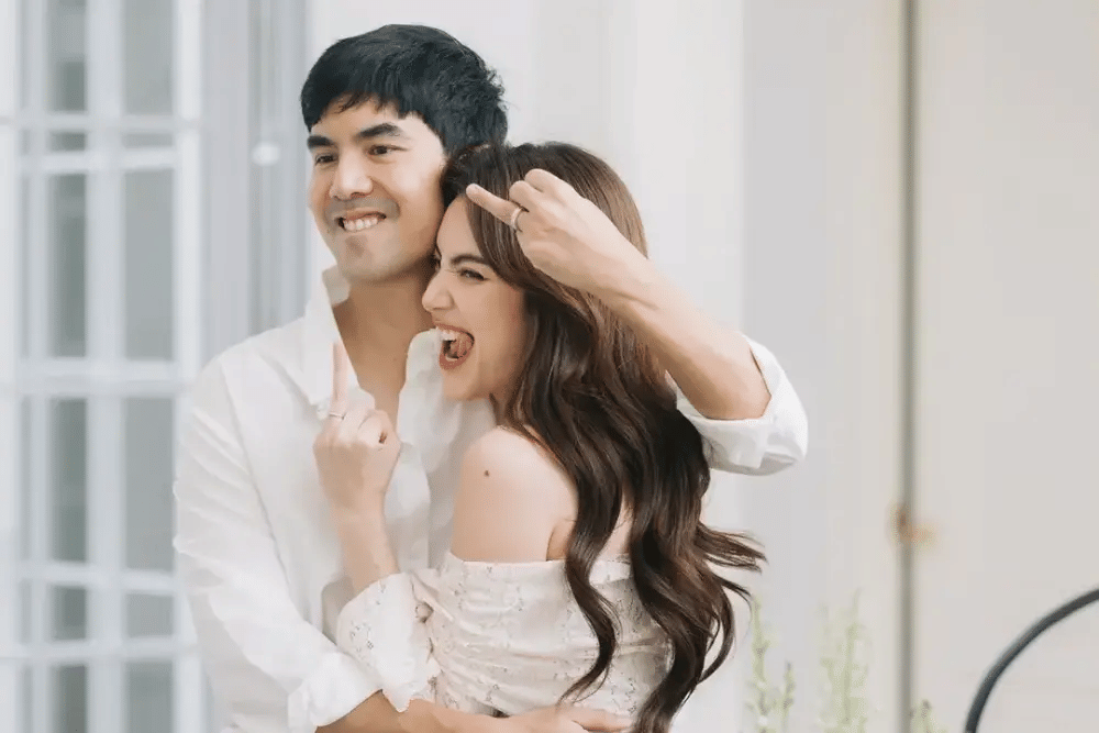 Davika Hoorne dan Ter Chantavit Tunangan 