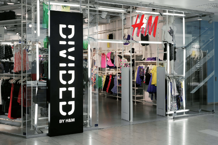 Cover HM Divided - dok. Internet.png