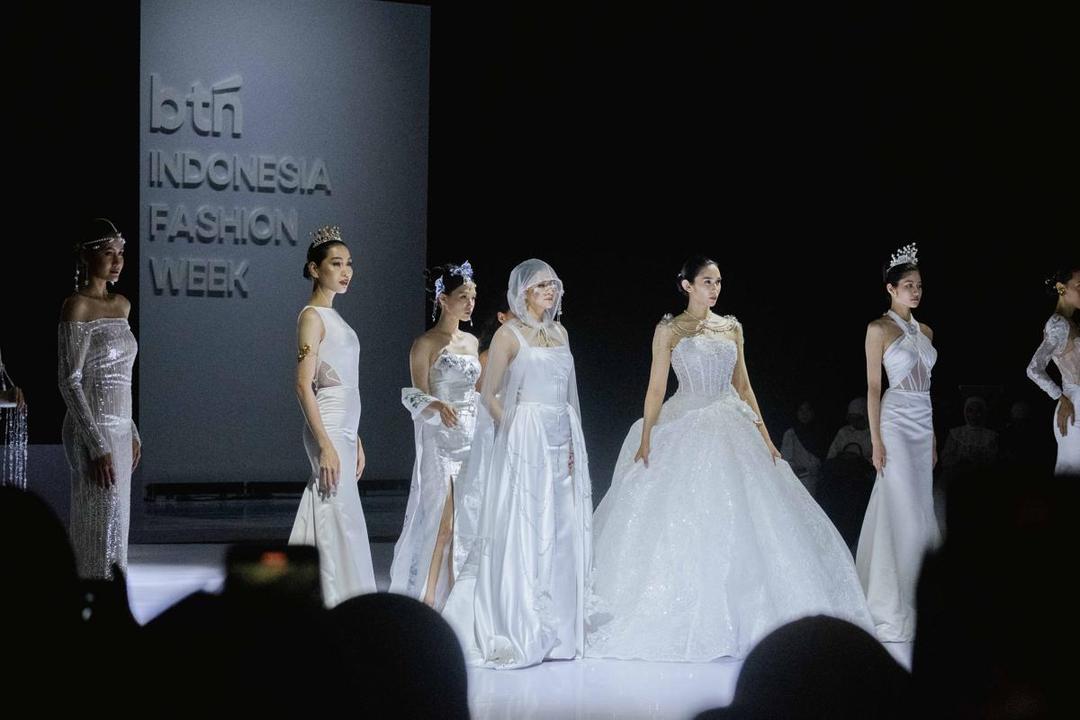 Shalena Beatrice Debutkan Koleksi Gaun Pengantin “Ball of The Seasons” di IFW 2025, Terinspirasi dari Personal Color