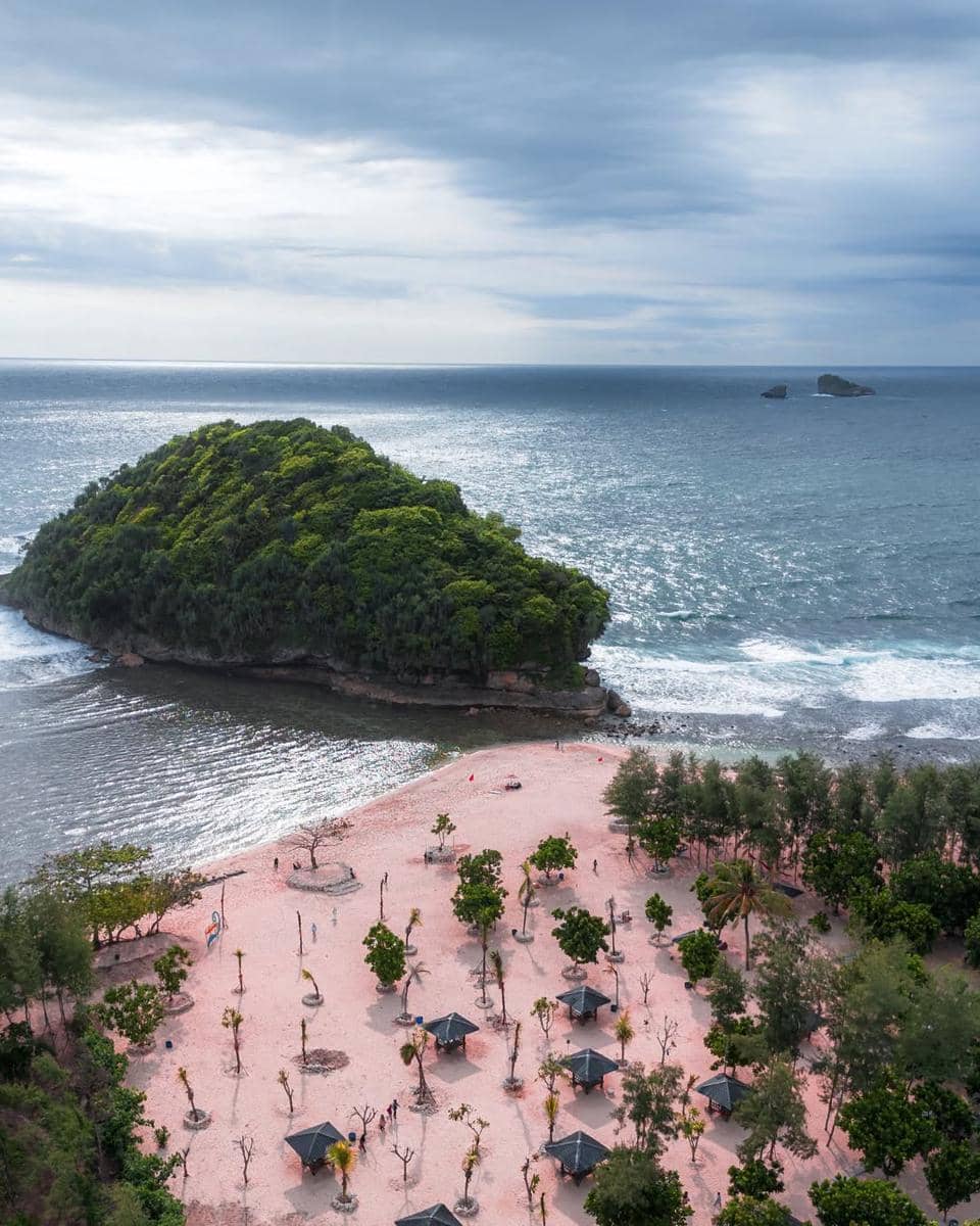 Pantai Tanjung Penyu Malang