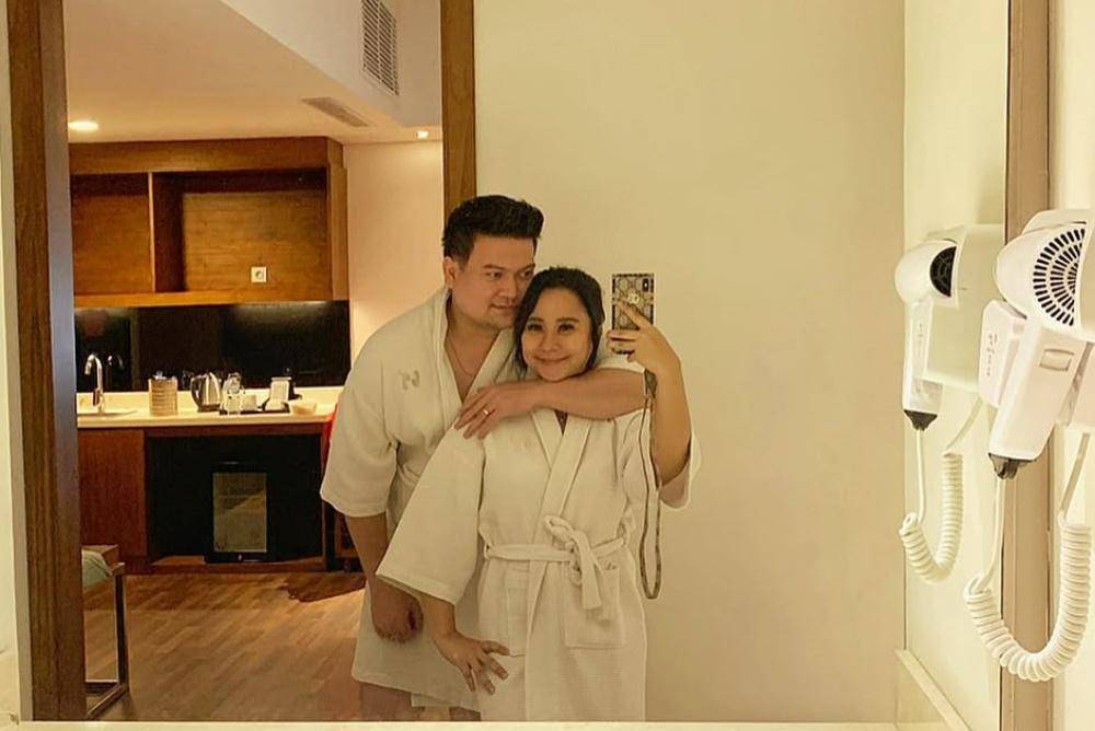 Bersyamamu dunia terasa uwu! 💪🏿Dimana kamar mandi ini besar sekali. Tapi ya sudahlah kita berendamnya masing2 , karena gaa muat! Sekian dan TERIMA BULLY.jpg