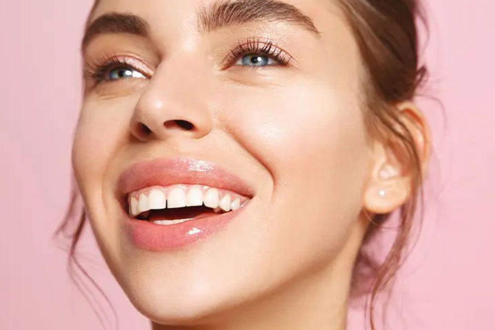 7 Rekomendasi Lip Serum SPF, Melembapkan dan Melindungi Bibir!