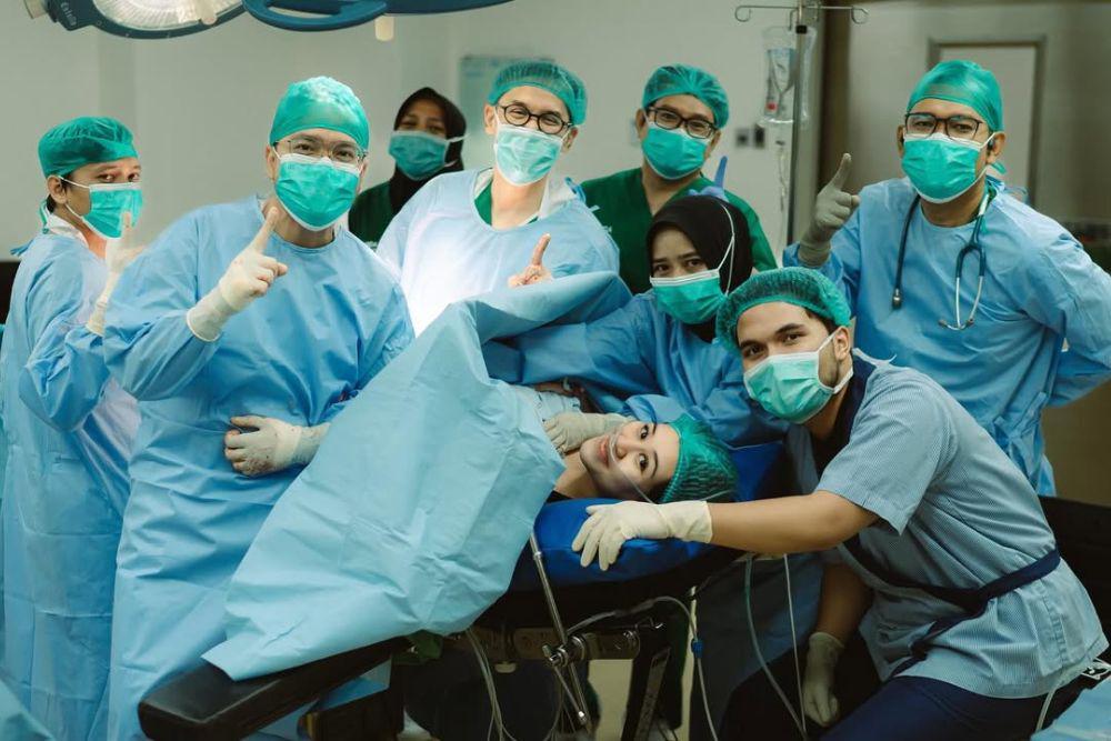Momen kelahiran anak Aaliyah Massaid dan Thariq Halilintar