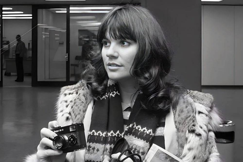Linda-Ronstadt-American-Singer-1976-Far-Out-Magazine-1140x855-ezgif.com-webp-to-jpg-converter.jpg