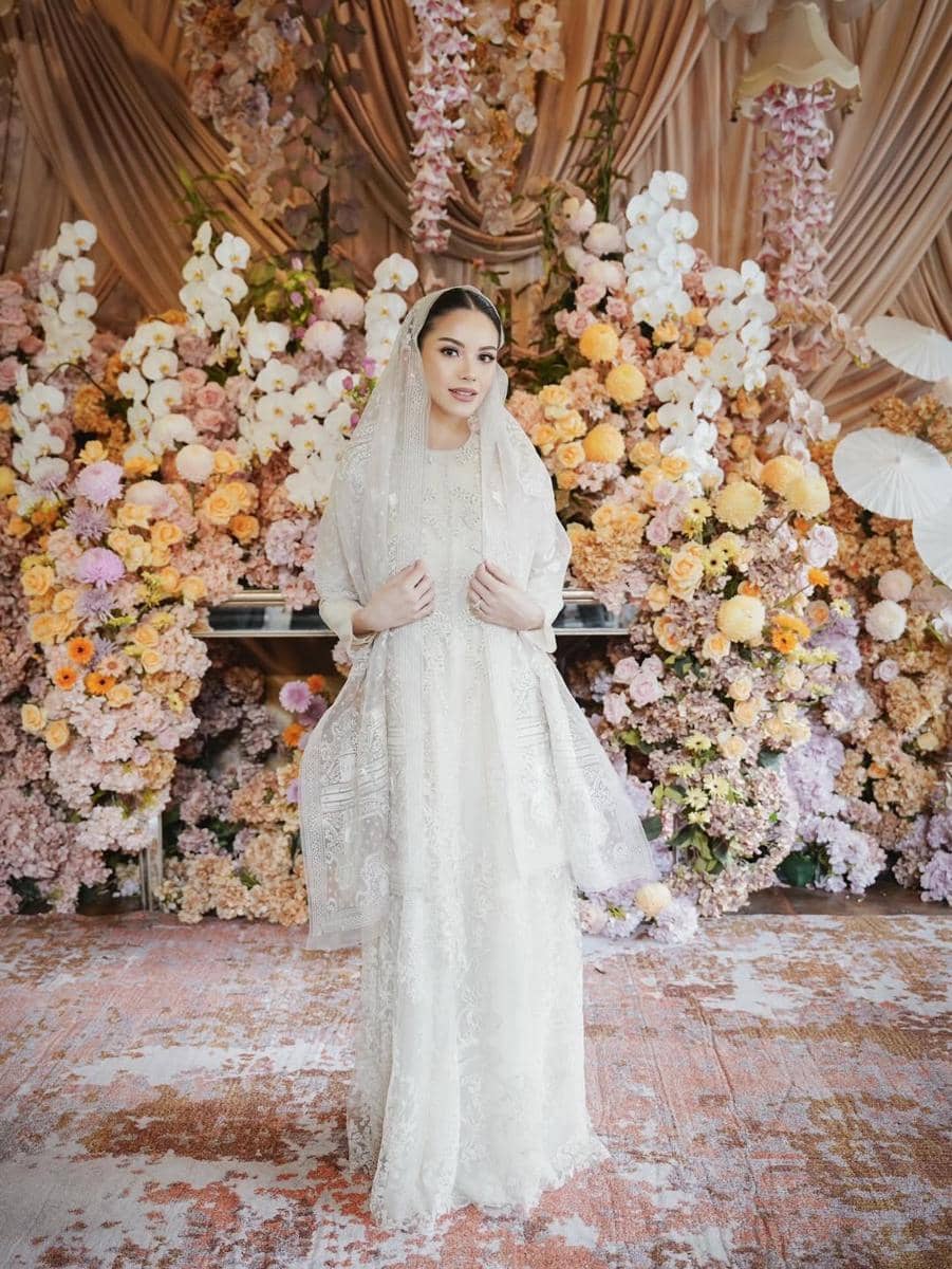 Pengajian penuh haru. Terima kasih Papa, Mama & keluarga atas cinta dan restu yang tak ternilai. 🤍Venue- @tamankajoeWO-@savethedate.plannerPhotos- @soeandsuDecor- @rangkai_riefinkaConceptor- @poet.byshaIllustr.jpg