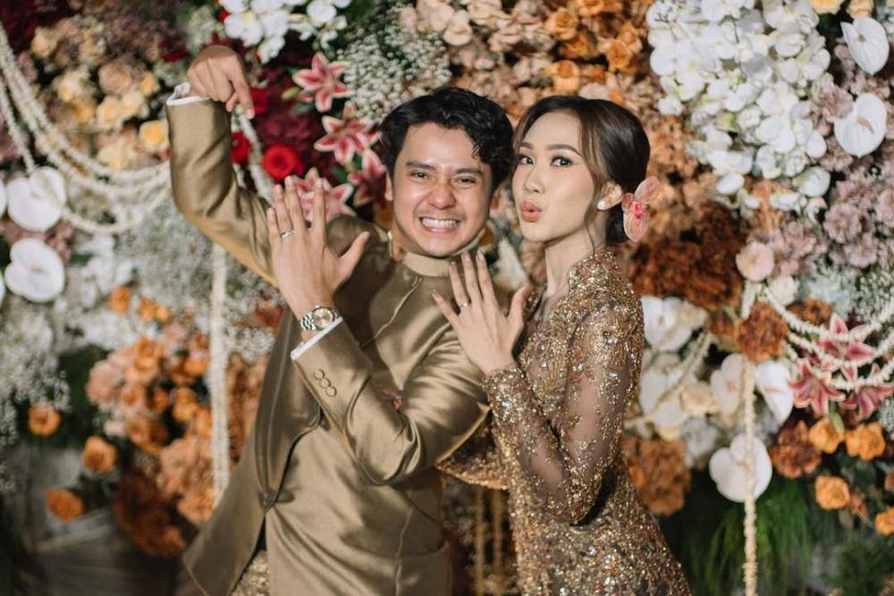 Baru Diunggah! Intip 7 Potret Lamaran Arbani Yasiz dan Raissa Ramadhani