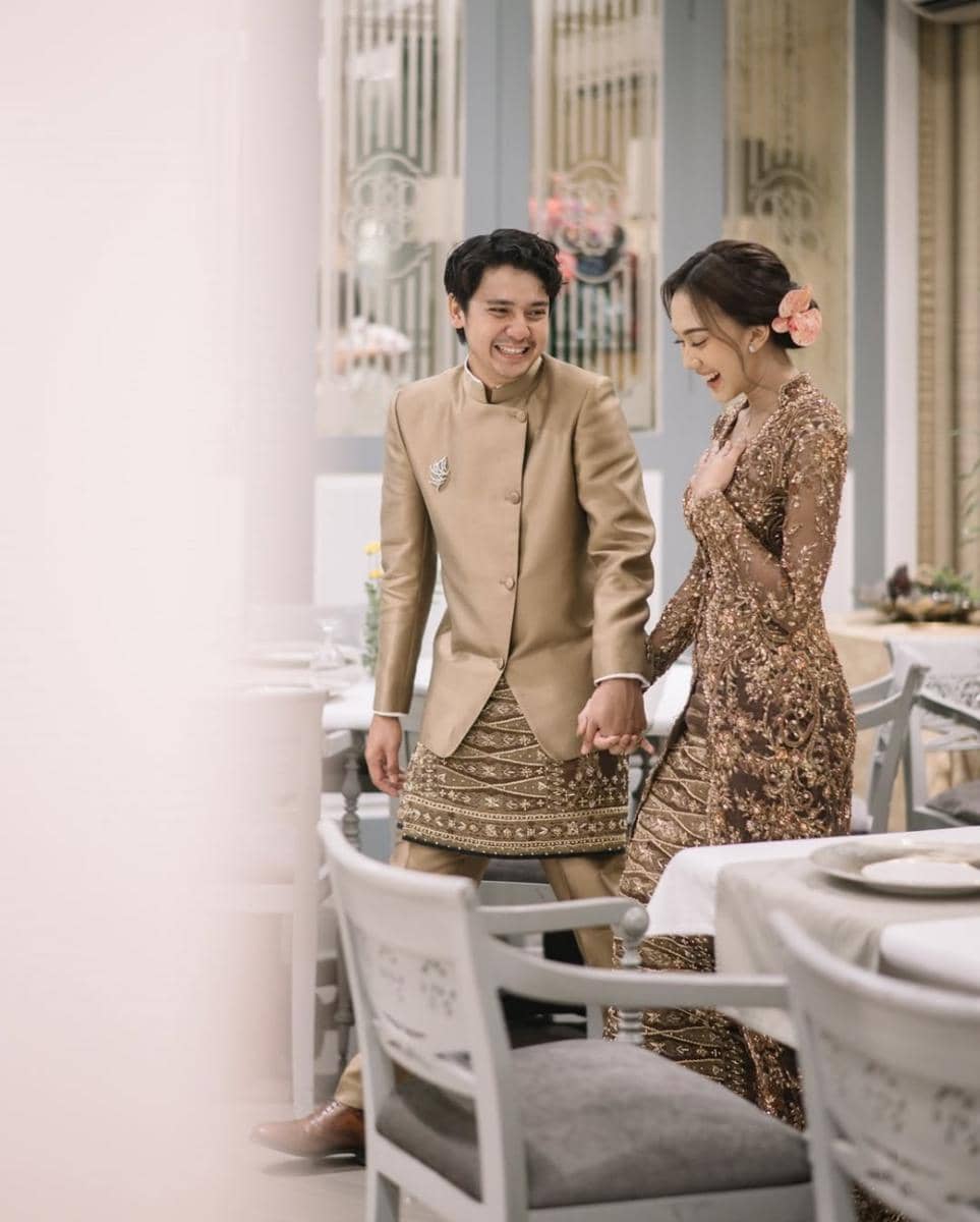 Terlalu banyak yang bisa disyukuri dari hari ini. Dikelilingi orang-orang tersayang, diikat dalam satu niat baik. Lamaran kami❤️THE ENGAGEMENT of “Arbani & Raissa” 24-05-2025Wedding planner & organizer - @wx.jpg