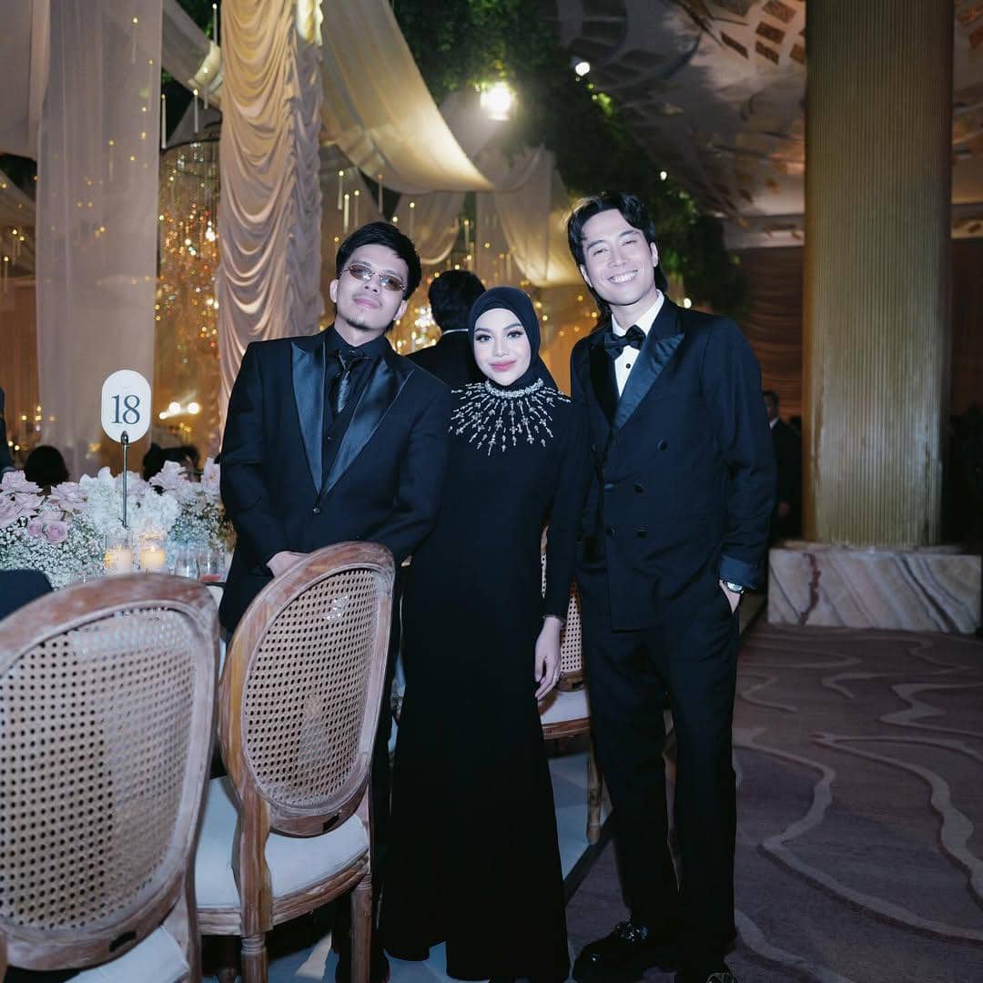 Tebak size jas aku kirim jas ku sendiri 😅🕴️- @sasdesigns.jpg