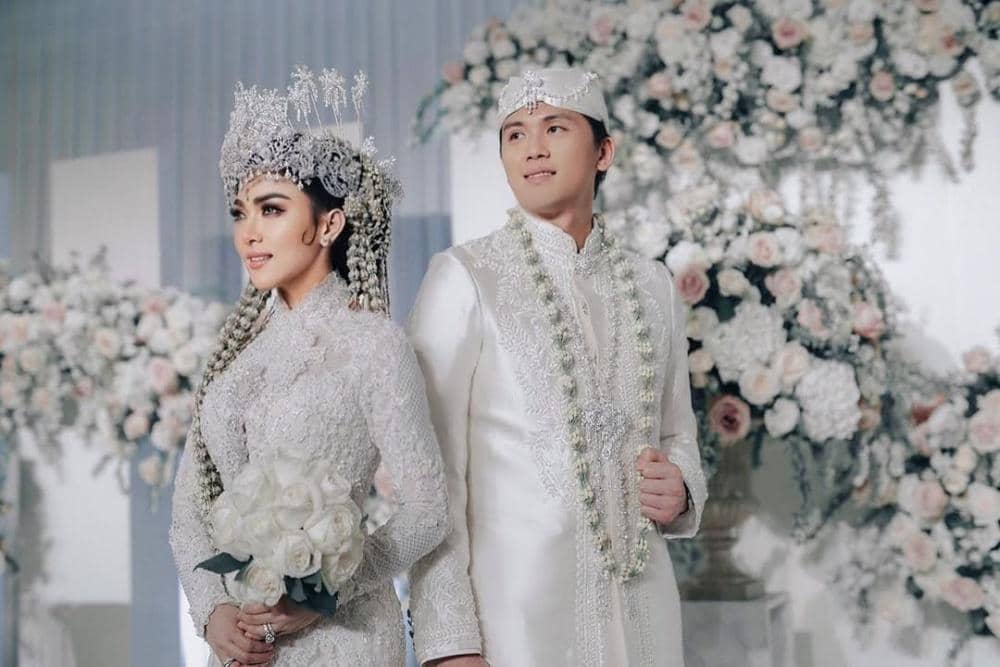 Syahrini dan Reino Barack