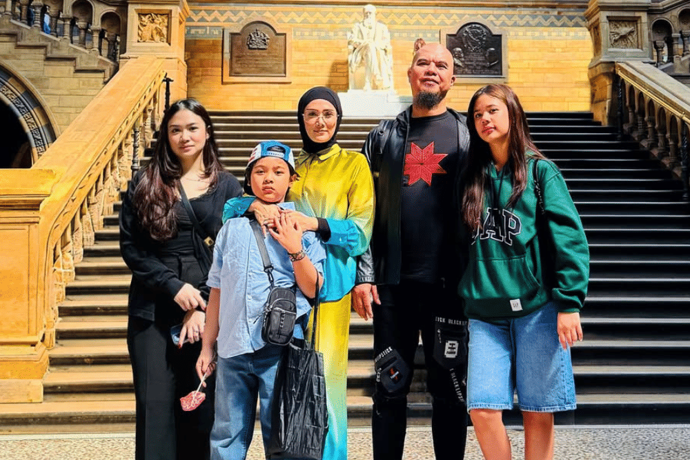 instagram.com/mulanjameela1