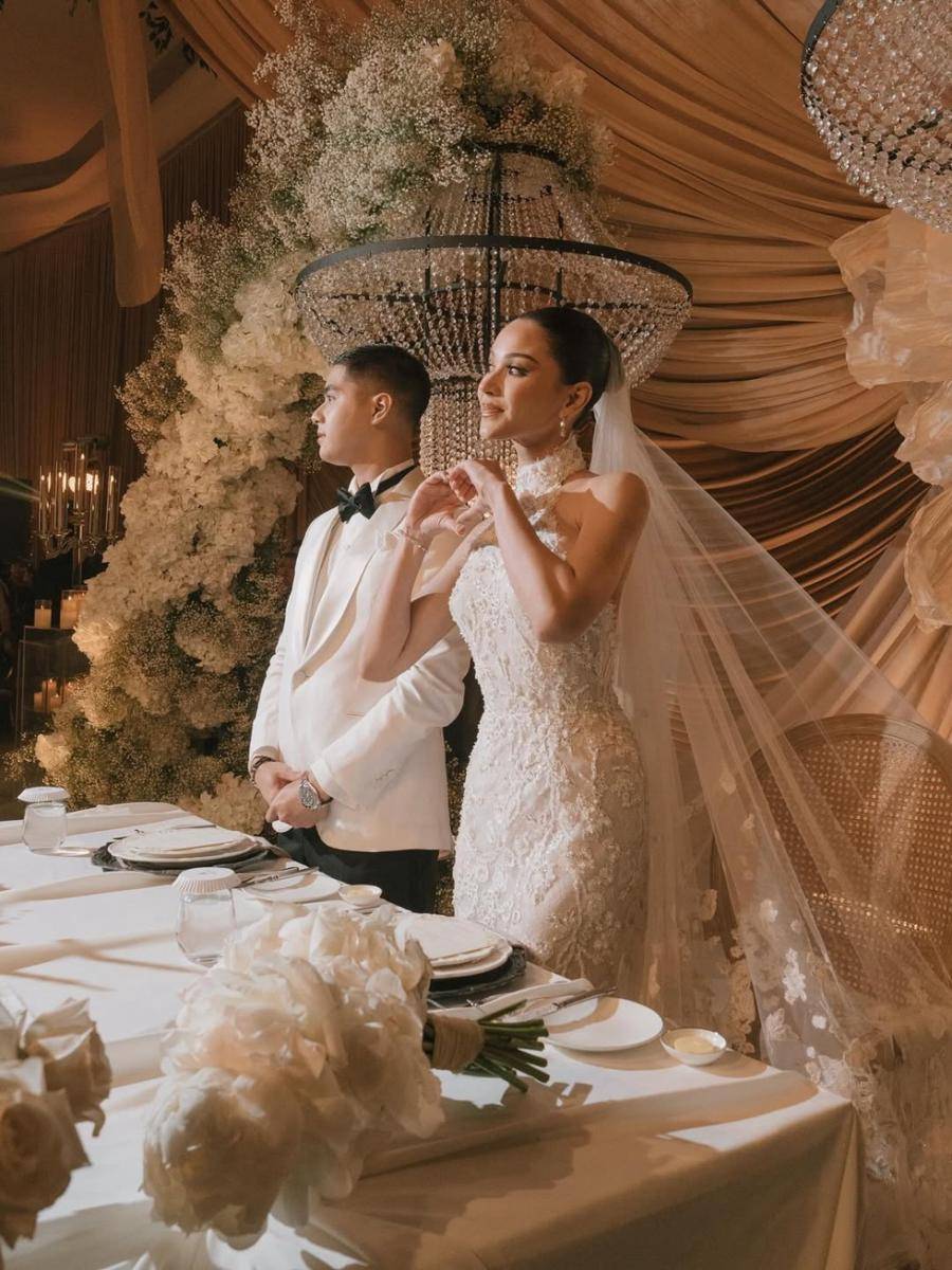 A night to remember ð€ Photos- @derai.studio, @rollmoments, @axioo Brideâs attire- @hiantjenGroomâs attire- @zegnaStyled by- @astecatBrideâs Jewelry- @wandahouseofjewelsAlyssaâs mom & sister attire- @mai (7).jpg