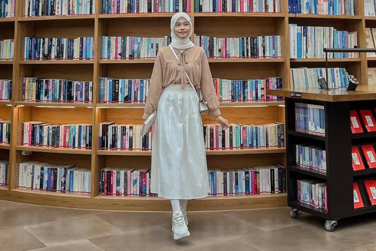 7 Ide OOTD ke Sekolah Baju Bebas Sopan yang Kekinian
