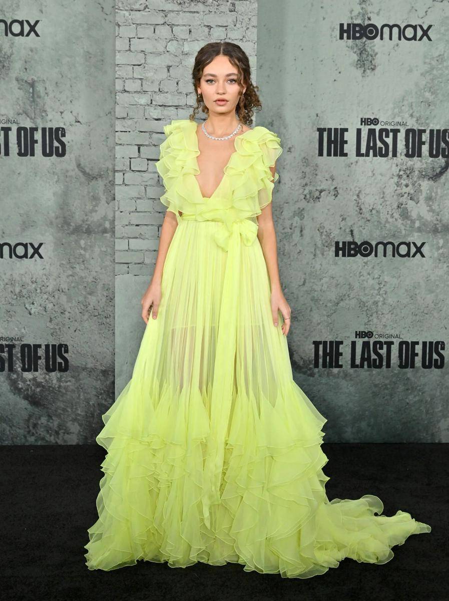 Thandie-Newton-daughter-nico-parker-red-carpet-the-last-of-us-premiere-dad-ol-0010.jpeg